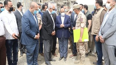 وزير التنمية المحلية ومحافظ الجيزة يتفقدان مشروع انشاء مساكن لمتضررى السيول بقرية الديسمى بالصف