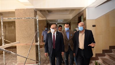 رئيس جامعة أسيوط فى زيارة للقرية الأوليمبية لتفقد أعمال تطوير بنيتها التحتية