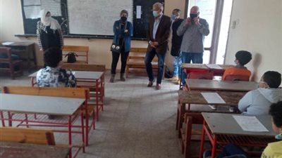 مدير تعليم الإسماعيلية يتفقد لجان امتحانات اخر العام لصفوف النقل ..صور