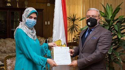 نيفين شاهين قائمًا باعمال رئيس قسم علاج الجذور بطب أسنان طنطا