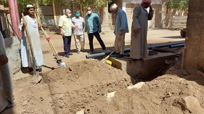 رئيس مركز إسنا جنوب الأقصر يتفقد عدد من مشروعات حياة كريمة