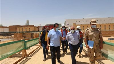 وزير التعليم العالي يتفقد إنشاءات المجمع الأكاديمي الجديد للجامعة المصرية اليابانية
