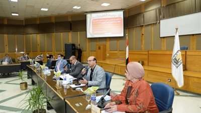 رئيس جامعة أسيوط : الاسبوع المقبل بدء تطعيم أعضاء هيئة التدريس والعاملين والطلاب بلقاح كورونا
