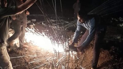 إزالة مطبات خرسانية غير مرخصة بشوارع أرمنت الحيط جنوب غرب الأقصر