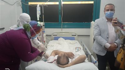 تطعيم مرضى الغسيل الكلوي بلقاح فيروس كورونا بمستشفى بلقاس المركزي