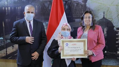إحتفالًا بليلة القدر.. محافظ دمياط تكرم الطلاب الفائزين بمسابقة حفظ القرآن الكريم