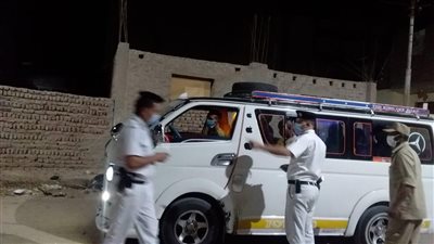 الزينية شمال الاقصر تواصل تنفيذ قرارات الإغلاق ومطاردة المخالفين