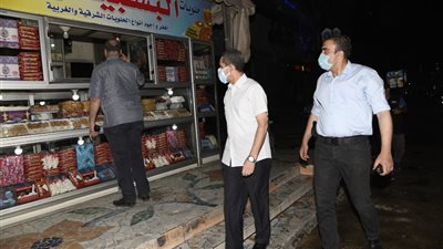 محافظ الغربية يقود حملة ليلية لغلق وتحرير محاضر للمخالفين-صور