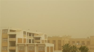 عاصفة ترابية شديدة تضرب الأقصر فجأة وحذر شديد بالطرق السريعة والمجرى الملاحى للنيل