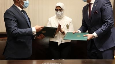 وزيرة الصحة والسكان تشهد توقيع بروتوكولين تعاون بين منظومةالتأمين الصحي الشامل الجديد والهيئة العامة للتأمين الصحي الحالي.