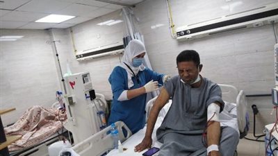 بدء تطعيم مرضي الغسيل الكلوي بلقاح فيروس كورونا المستجد بالأقصر