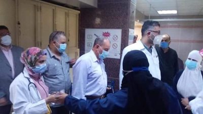سلامة يتفقد المبرة بالزقازيق ليتأكد من توافر الادوية والمستلزمات استعدادا لايام الاجازات والاعياد