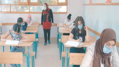 امتحان الثانوية بالكتاب والتابلت.. يثير جدلا