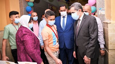 محافظ الغربية يشارك الأيتام فرحة العيد مؤكدا على رعايتهم -صور