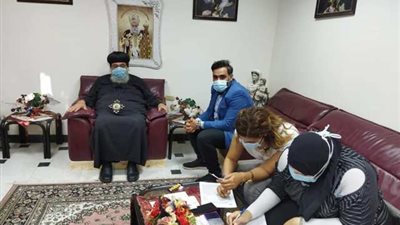 تطعيم الأنبا سارافيم أسقف الإسماعيلية وآباء المطرانية بلقاح كورونا ..صور