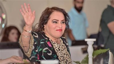 وصول جثمان الفنانة نادية العراقية الى مثواها الاخير يطريق الواحات