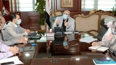 محافظ بني سويف يوجه بتكثيف المرور الميداني بالمناطق الصناعيه