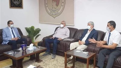 جامعة سوهاج تبحث آليات التعاون مع مجموعة شركات الأسمنت بقنا