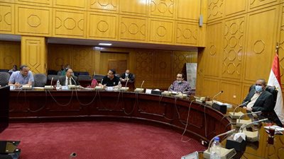 مناقشه لمشكلات الرى والصرف الزراعى خلال الإجتماع الدورى بنواب الإسماعيلية