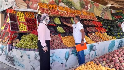 إستمرار الحملات التفتيشية بسوق الخضار بالقصير للتأكيد على الإلتزام بالاجراءات الاحترازية