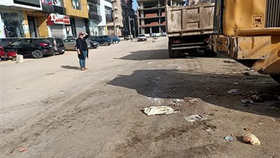 رئيس حى غرب المنصورة يتابع رفع كفاءة النظافة بالشوارع