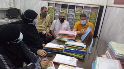 رئيس مدينة أشمون يناقش الموقف الحالي لملفى التصالح والتقنين.. بالصور