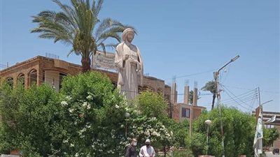 التنسيق مع المرور واستكمال تطوير مدخل طهطا البحرى بسوهاج..صور