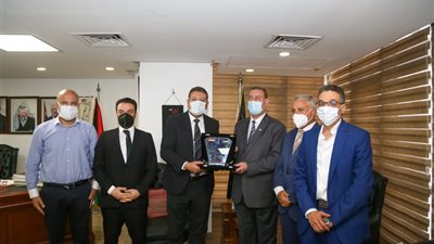 السفير الفلسطيني لدي القاهرة يوجه الشكر لطارق شكري علي دعمه للقضية الفلسطينية