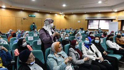 دورة تدريبية للرائدات الريفيات بالبحيرة للتوعية بأهمية التسجيل الإليكتروني لتلقى لقاح كورونا..صور