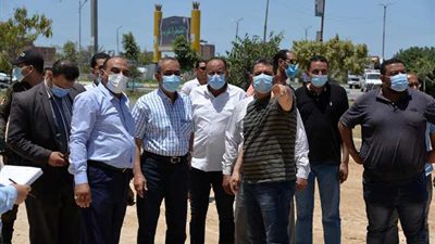 محافظ الإسماعيلية يتفقد مشروعات الطرق والمحاور المرورية الجديدة بالقنطرة غرب..صور