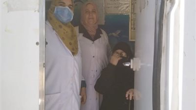 الفرق المتنقلة تطعم الكبار وأصحاب المعاشات بلقاح كورونا فى الشرقية.. بالصور