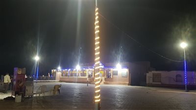 إضاءة مكثفة ليلا بممشي المصطافين ومظلات إنتظار للمواطنين المتعاملين مع الإدارات الخدمية