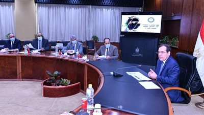 وزير البترول يتابع تنفيذ خطة التوسع باستخدام الغاز الطبيعى لتموين السيارات