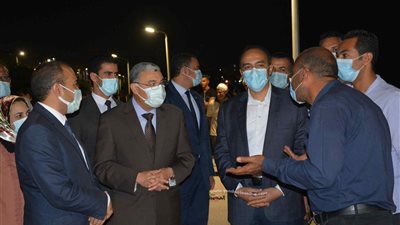 محافظ المنيا يتابع الحالة العامة عقب افتتاح كورنيش النيل أمام المواطنين
