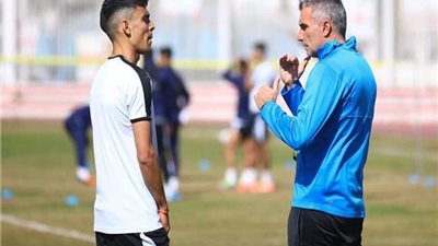 جلسة منفردة بين كارتيرون وبن شرقى قبل مواجهة الزمالك للدراويش بالكأس