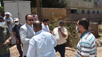 رئيس جهاز التعمير بالبحر الأحمر ووفد حياة كريمة يتفقدان المشروعات الجارية بإسنا وارمنت بالأقصر