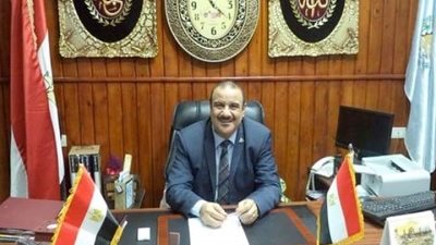 وكيل التعليم بمطروح يطالب العاملين بسرعة التسجيل لتلقي لقاح كورونا