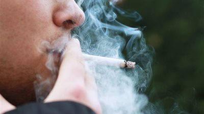 الهيئة الروسية للرقابة على حقوق المستهلكين: فيروس كورونا يشكل خطرا كبيرا على المدخنين