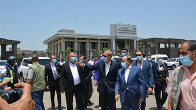 وزير التنمية والمحافظ يتفقدان أعمال تطوير ورصف الطرق الداخلية للمنطقة الاستثمارية ببنها