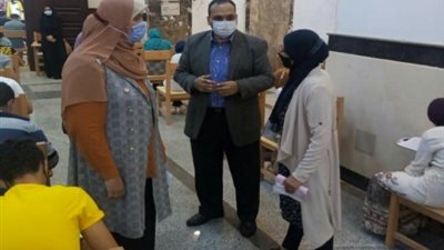 نائب رئيس جامعة بنها لشئون التعليم يتفقد الامتحانات بالمعهد الفنى للتمريض