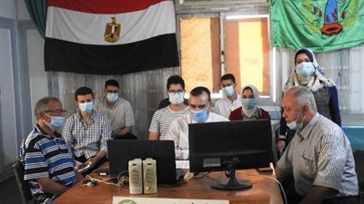 ضبط 15 طن بويات وسمك الماكريل منتهية الصلاحية بالبحيرة..بالصور