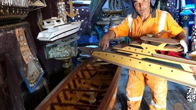 الماكيتات .. احدث طرق اصحاب مهنة صناعة السفن بالاسكندرية لمواجهة الكساد