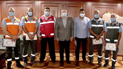 محافظ بني سويف يُكرًم عدداً من المتميزين بمرفق الإسعاف