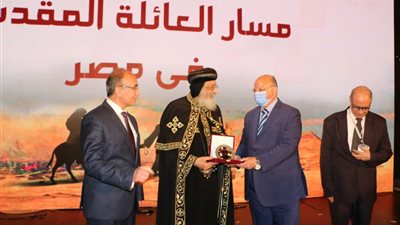 البابا تواضروس يكرم محافظ القاهرة لدوره في تطوير مسار العائلة المقدسة