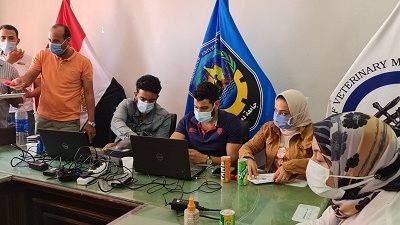 إقبال كبير من العاملين بجامعة دمنهور على لقاح كورونا..صور