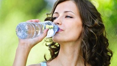 خبير تغذية يكشف فوائد شرب الماء للجسم.. ويؤكد: تحميه من الأمراض