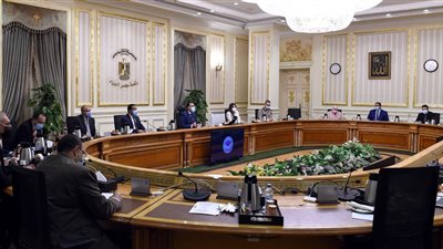 مدبولى يستعرض الموقف التنفيذي للبنية التكنولوجية في الحي الحكومي بالعاصمة الإدارية