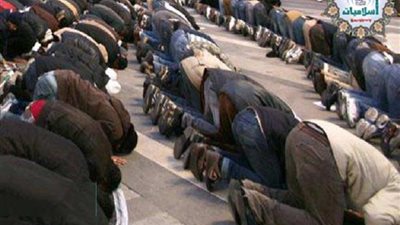 هل الصلاة يالحذاء مقبولة ؟ .. دار الإفتاء تجيب