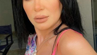 بنظرة ساحرة.. منى ممدوح تشارك جمهورها أحدث ظهور
