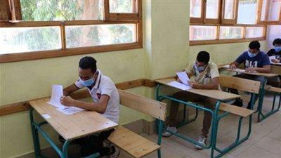 طلاب اعدادية القاهرة يؤدون امتحان الجبر اليوم